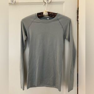 Lululemon swiftly tech long sleeve size 4
